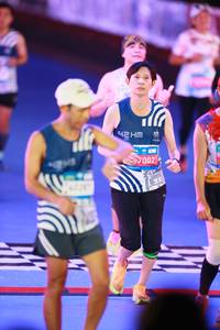 BIB: 
                            <button type="button" onclick="openModal(24613844)" class="btn btn-primary btn-sm float-right btn-popup" data-toggle="modal" data-target=".modal-high-quality">
                        <i class="fas fa-shopping-cart"></i> Add to Cart
                    </button>
                                            <button type="button" onclick="isThisMe(24613844, true)" class="btn btn-success btn-sm float-right btn-popup btn-isme hidden" data-toggle="tooltip" data-placement="bottom" title="นี่คือรูปของคุณใช่ไหม คลิกที่นี่เพื่อเอาเข้าอัลบั้ม">
                        <i class="fas fa-plus"></i> Add to album
                    </button>
                    <button type="button" onclick="isThisMe(24613844, false)" class="btn btn-warning btn-sm float-right btn-popup btn-isnotme hidden">
                        <i class="fas fa-ban"></i> Remove from album
                    </button>