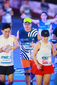 BIB: 41665, 45309, 473
                            <button type="button" onclick="openModal(22961017)" class="btn btn-primary btn-sm float-right btn-popup" data-toggle="modal" data-target=".modal-high-quality">
                        <i class="fas fa-shopping-cart"></i> Add to Cart
                    </button>
                                            <button type="button" onclick="isThisMe(22961017, true)" class="btn btn-success btn-sm float-right btn-popup btn-isme hidden" data-toggle="tooltip" data-placement="bottom" title="นี่คือรูปของคุณใช่ไหม คลิกที่นี่เพื่อเอาเข้าอัลบั้ม">
                        <i class="fas fa-plus"></i> Add to album
                    </button>
                    <button type="button" onclick="isThisMe(22961017, false)" class="btn btn-warning btn-sm float-right btn-popup btn-isnotme hidden">
                        <i class="fas fa-ban"></i> Remove from album
                    </button>