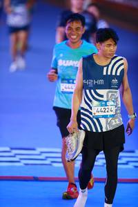 BIB: 195
                            <button type="button" onclick="openModal(23131328)" class="btn btn-primary btn-sm float-right btn-popup" data-toggle="modal" data-target=".modal-high-quality">
                        <i class="fas fa-shopping-cart"></i> Add to Cart
                    </button>
                                            <button type="button" onclick="isThisMe(23131328, true)" class="btn btn-success btn-sm float-right btn-popup btn-isme hidden" data-toggle="tooltip" data-placement="bottom" title="นี่คือรูปของคุณใช่ไหม คลิกที่นี่เพื่อเอาเข้าอัลบั้ม">
                        <i class="fas fa-plus"></i> Add to album
                    </button>
                    <button type="button" onclick="isThisMe(23131328, false)" class="btn btn-warning btn-sm float-right btn-popup btn-isnotme hidden">
                        <i class="fas fa-ban"></i> Remove from album
                    </button>