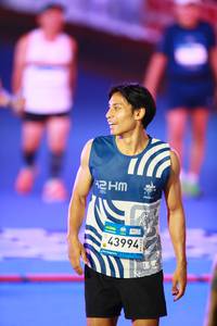 BIB: 43994
                            <button type="button" onclick="openModal(22948647)" class="btn btn-primary btn-sm float-right btn-popup" data-toggle="modal" data-target=".modal-high-quality">
                        <i class="fas fa-shopping-cart"></i> Add to Cart
                    </button>
                                            <button type="button" onclick="isThisMe(22948647, true)" class="btn btn-success btn-sm float-right btn-popup btn-isme hidden" data-toggle="tooltip" data-placement="bottom" title="นี่คือรูปของคุณใช่ไหม คลิกที่นี่เพื่อเอาเข้าอัลบั้ม">
                        <i class="fas fa-plus"></i> Add to album
                    </button>
                    <button type="button" onclick="isThisMe(22948647, false)" class="btn btn-warning btn-sm float-right btn-popup btn-isnotme hidden">
                        <i class="fas fa-ban"></i> Remove from album
                    </button>