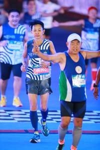 BIB: 46202, 405
                            <button type="button" onclick="openModal(22959375)" class="btn btn-primary btn-sm float-right btn-popup" data-toggle="modal" data-target=".modal-high-quality">
                        <i class="fas fa-shopping-cart"></i> Add to Cart
                    </button>
                                            <button type="button" onclick="isThisMe(22959375, true)" class="btn btn-success btn-sm float-right btn-popup btn-isme hidden" data-toggle="tooltip" data-placement="bottom" title="นี่คือรูปของคุณใช่ไหม คลิกที่นี่เพื่อเอาเข้าอัลบั้ม">
                        <i class="fas fa-plus"></i> Add to album
                    </button>
                    <button type="button" onclick="isThisMe(22959375, false)" class="btn btn-warning btn-sm float-right btn-popup btn-isnotme hidden">
                        <i class="fas fa-ban"></i> Remove from album
                    </button>