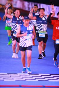 BIB: 74414, 401
                            <button type="button" onclick="openModal(23122355)" class="btn btn-primary btn-sm float-right btn-popup" data-toggle="modal" data-target=".modal-high-quality">
                        <i class="fas fa-shopping-cart"></i> Add to Cart
                    </button>
                                            <button type="button" onclick="isThisMe(23122355, true)" class="btn btn-success btn-sm float-right btn-popup btn-isme hidden" data-toggle="tooltip" data-placement="bottom" title="นี่คือรูปของคุณใช่ไหม คลิกที่นี่เพื่อเอาเข้าอัลบั้ม">
                        <i class="fas fa-plus"></i> Add to album
                    </button>
                    <button type="button" onclick="isThisMe(23122355, false)" class="btn btn-warning btn-sm float-right btn-popup btn-isnotme hidden">
                        <i class="fas fa-ban"></i> Remove from album
                    </button>