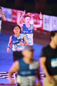 BIB: 47017, 361
                            <button type="button" onclick="openModal(22933224)" class="btn btn-primary btn-sm float-right btn-popup" data-toggle="modal" data-target=".modal-high-quality">
                        <i class="fas fa-shopping-cart"></i> Add to Cart
                    </button>
                                            <button type="button" onclick="isThisMe(22933224, true)" class="btn btn-success btn-sm float-right btn-popup btn-isme hidden" data-toggle="tooltip" data-placement="bottom" title="นี่คือรูปของคุณใช่ไหม คลิกที่นี่เพื่อเอาเข้าอัลบั้ม">
                        <i class="fas fa-plus"></i> Add to album
                    </button>
                    <button type="button" onclick="isThisMe(22933224, false)" class="btn btn-warning btn-sm float-right btn-popup btn-isnotme hidden">
                        <i class="fas fa-ban"></i> Remove from album
                    </button>