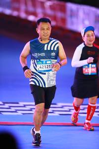 BIB: 42121, 195
                            <button type="button" onclick="openModal(22944421)" class="btn btn-primary btn-sm float-right btn-popup" data-toggle="modal" data-target=".modal-high-quality">
                        <i class="fas fa-shopping-cart"></i> Add to Cart
                    </button>
                                            <button type="button" onclick="isThisMe(22944421, true)" class="btn btn-success btn-sm float-right btn-popup btn-isme hidden" data-toggle="tooltip" data-placement="bottom" title="นี่คือรูปของคุณใช่ไหม คลิกที่นี่เพื่อเอาเข้าอัลบั้ม">
                        <i class="fas fa-plus"></i> Add to album
                    </button>
                    <button type="button" onclick="isThisMe(22944421, false)" class="btn btn-warning btn-sm float-right btn-popup btn-isnotme hidden">
                        <i class="fas fa-ban"></i> Remove from album
                    </button>