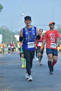 BIB: 195, 42195, 4182
                            <button type="button" onclick="openModal(8202583)" class="btn btn-primary btn-sm float-right btn-popup" data-toggle="modal" data-target=".modal-high-quality">
                        <i class="fas fa-shopping-cart"></i> Add to Cart
                    </button>
                                            <button type="button" onclick="isThisMe(8202583, true)" class="btn btn-success btn-sm float-right btn-popup btn-isme hidden" data-toggle="tooltip" data-placement="bottom" title="นี่คือรูปของคุณใช่ไหม คลิกที่นี่เพื่อเอาเข้าอัลบั้ม">
                        <i class="fas fa-plus"></i> Add to album
                    </button>
                    <button type="button" onclick="isThisMe(8202583, false)" class="btn btn-warning btn-sm float-right btn-popup btn-isnotme hidden">
                        <i class="fas fa-ban"></i> Remove from album
                    </button>
