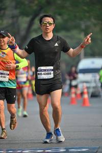 BIB: 43009, 41101
                            <button type="button" onclick="openModal(7411899)" class="btn btn-primary btn-sm float-right btn-popup" data-toggle="modal" data-target=".modal-high-quality">
                        <i class="fas fa-shopping-cart"></i> Add to Cart
                    </button>
                                            <button type="button" onclick="isThisMe(7411899, true)" class="btn btn-success btn-sm float-right btn-popup btn-isme hidden" data-toggle="tooltip" data-placement="bottom" title="นี่คือรูปของคุณใช่ไหม คลิกที่นี่เพื่อเอาเข้าอัลบั้ม">
                        <i class="fas fa-plus"></i> Add to album
                    </button>
                    <button type="button" onclick="isThisMe(7411899, false)" class="btn btn-warning btn-sm float-right btn-popup btn-isnotme hidden">
                        <i class="fas fa-ban"></i> Remove from album
                    </button>