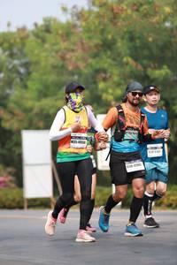 BIB: 40550, 041985
                            <button type="button" onclick="openModal(9040502)" class="btn btn-primary btn-sm float-right btn-popup" data-toggle="modal" data-target=".modal-high-quality">
                        <i class="fas fa-shopping-cart"></i> Add to Cart
                    </button>
                                            <button type="button" onclick="isThisMe(9040502, true)" class="btn btn-success btn-sm float-right btn-popup btn-isme hidden" data-toggle="tooltip" data-placement="bottom" title="นี่คือรูปของคุณใช่ไหม คลิกที่นี่เพื่อเอาเข้าอัลบั้ม">
                        <i class="fas fa-plus"></i> Add to album
                    </button>
                    <button type="button" onclick="isThisMe(9040502, false)" class="btn btn-warning btn-sm float-right btn-popup btn-isnotme hidden">
                        <i class="fas fa-ban"></i> Remove from album
                    </button>