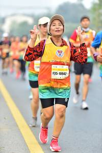 BIB: 10942
                            <button type="button" onclick="openModal(7535309)" class="btn btn-primary btn-sm float-right btn-popup" data-toggle="modal" data-target=".modal-high-quality">
                        <i class="fas fa-shopping-cart"></i> Add to Cart
                    </button>
                                            <button type="button" onclick="isThisMe(7535309, true)" class="btn btn-success btn-sm float-right btn-popup btn-isme hidden" data-toggle="tooltip" data-placement="bottom" title="นี่คือรูปของคุณใช่ไหม คลิกที่นี่เพื่อเอาเข้าอัลบั้ม">
                        <i class="fas fa-plus"></i> Add to album
                    </button>
                    <button type="button" onclick="isThisMe(7535309, false)" class="btn btn-warning btn-sm float-right btn-popup btn-isnotme hidden">
                        <i class="fas fa-ban"></i> Remove from album
                    </button>