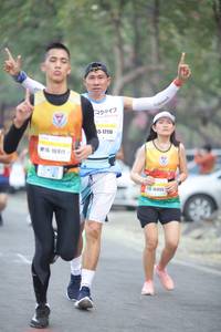 BIB: 17114, 16911, 10495
                            <button type="button" onclick="openModal(8310376)" class="btn btn-primary btn-sm float-right btn-popup" data-toggle="modal" data-target=".modal-high-quality">
                        <i class="fas fa-shopping-cart"></i> Add to Cart
                    </button>
                                            <button type="button" onclick="isThisMe(8310376, true)" class="btn btn-success btn-sm float-right btn-popup btn-isme hidden" data-toggle="tooltip" data-placement="bottom" title="นี่คือรูปของคุณใช่ไหม คลิกที่นี่เพื่อเอาเข้าอัลบั้ม">
                        <i class="fas fa-plus"></i> Add to album
                    </button>
                    <button type="button" onclick="isThisMe(8310376, false)" class="btn btn-warning btn-sm float-right btn-popup btn-isnotme hidden">
                        <i class="fas fa-ban"></i> Remove from album
                    </button>