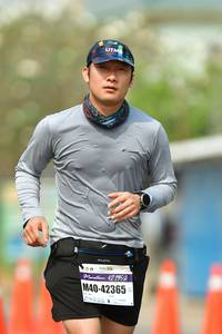 BIB: 42195, 42365
                            <button type="button" onclick="openModal(9703122)" class="btn btn-primary btn-sm float-right btn-popup" data-toggle="modal" data-target=".modal-high-quality">
                        <i class="fas fa-shopping-cart"></i> Add to Cart
                    </button>
                                            <button type="button" onclick="isThisMe(9703122, true)" class="btn btn-success btn-sm float-right btn-popup btn-isme hidden" data-toggle="tooltip" data-placement="bottom" title="นี่คือรูปของคุณใช่ไหม คลิกที่นี่เพื่อเอาเข้าอัลบั้ม">
                        <i class="fas fa-plus"></i> Add to album
                    </button>
                    <button type="button" onclick="isThisMe(9703122, false)" class="btn btn-warning btn-sm float-right btn-popup btn-isnotme hidden">
                        <i class="fas fa-ban"></i> Remove from album
                    </button>