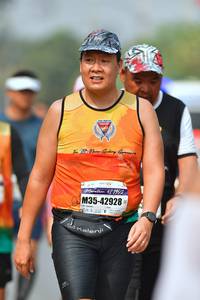 BIB: 421952, 42928
                            <button type="button" onclick="openModal(9699949)" class="btn btn-primary btn-sm float-right btn-popup" data-toggle="modal" data-target=".modal-high-quality">
                        <i class="fas fa-shopping-cart"></i> Add to Cart
                    </button>
                                            <button type="button" onclick="isThisMe(9699949, true)" class="btn btn-success btn-sm float-right btn-popup btn-isme hidden" data-toggle="tooltip" data-placement="bottom" title="นี่คือรูปของคุณใช่ไหม คลิกที่นี่เพื่อเอาเข้าอัลบั้ม">
                        <i class="fas fa-plus"></i> Add to album
                    </button>
                    <button type="button" onclick="isThisMe(9699949, false)" class="btn btn-warning btn-sm float-right btn-popup btn-isnotme hidden">
                        <i class="fas fa-ban"></i> Remove from album
                    </button>