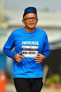 BIB: 421952, 42575
                            <button type="button" onclick="openModal(9697735)" class="btn btn-primary btn-sm float-right btn-popup" data-toggle="modal" data-target=".modal-high-quality">
                        <i class="fas fa-shopping-cart"></i> Add to Cart
                    </button>
                                            <button type="button" onclick="isThisMe(9697735, true)" class="btn btn-success btn-sm float-right btn-popup btn-isme hidden" data-toggle="tooltip" data-placement="bottom" title="นี่คือรูปของคุณใช่ไหม คลิกที่นี่เพื่อเอาเข้าอัลบั้ม">
                        <i class="fas fa-plus"></i> Add to album
                    </button>
                    <button type="button" onclick="isThisMe(9697735, false)" class="btn btn-warning btn-sm float-right btn-popup btn-isnotme hidden">
                        <i class="fas fa-ban"></i> Remove from album
                    </button>