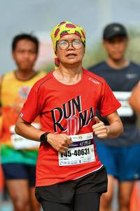 BIB: 192, 40631
                            <button type="button" onclick="openModal(9702238)" class="btn btn-primary btn-sm float-right btn-popup" data-toggle="modal" data-target=".modal-high-quality">
                        <i class="fas fa-shopping-cart"></i> Add to Cart
                    </button>
                                            <button type="button" onclick="isThisMe(9702238, true)" class="btn btn-success btn-sm float-right btn-popup btn-isme hidden" data-toggle="tooltip" data-placement="bottom" title="นี่คือรูปของคุณใช่ไหม คลิกที่นี่เพื่อเอาเข้าอัลบั้ม">
                        <i class="fas fa-plus"></i> Add to album
                    </button>
                    <button type="button" onclick="isThisMe(9702238, false)" class="btn btn-warning btn-sm float-right btn-popup btn-isnotme hidden">
                        <i class="fas fa-ban"></i> Remove from album
                    </button>