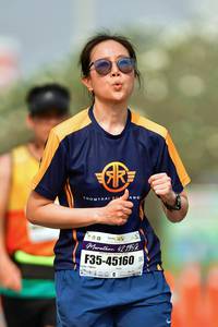 BIB: 42195, 45160
                            <button type="button" onclick="openModal(9698252)" class="btn btn-primary btn-sm float-right btn-popup" data-toggle="modal" data-target=".modal-high-quality">
                        <i class="fas fa-shopping-cart"></i> Add to Cart
                    </button>
                                            <button type="button" onclick="isThisMe(9698252, true)" class="btn btn-success btn-sm float-right btn-popup btn-isme hidden" data-toggle="tooltip" data-placement="bottom" title="นี่คือรูปของคุณใช่ไหม คลิกที่นี่เพื่อเอาเข้าอัลบั้ม">
                        <i class="fas fa-plus"></i> Add to album
                    </button>
                    <button type="button" onclick="isThisMe(9698252, false)" class="btn btn-warning btn-sm float-right btn-popup btn-isnotme hidden">
                        <i class="fas fa-ban"></i> Remove from album
                    </button>