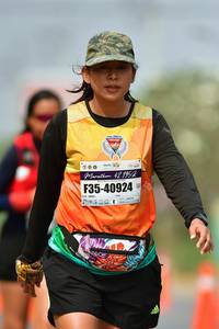 BIB: 42195, 40924
                            <button type="button" onclick="openModal(9702923)" class="btn btn-primary btn-sm float-right btn-popup" data-toggle="modal" data-target=".modal-high-quality">
                        <i class="fas fa-shopping-cart"></i> Add to Cart
                    </button>
                                            <button type="button" onclick="isThisMe(9702923, true)" class="btn btn-success btn-sm float-right btn-popup btn-isme hidden" data-toggle="tooltip" data-placement="bottom" title="นี่คือรูปของคุณใช่ไหม คลิกที่นี่เพื่อเอาเข้าอัลบั้ม">
                        <i class="fas fa-plus"></i> Add to album
                    </button>
                    <button type="button" onclick="isThisMe(9702923, false)" class="btn btn-warning btn-sm float-right btn-popup btn-isnotme hidden">
                        <i class="fas fa-ban"></i> Remove from album
                    </button>