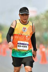 BIB: 42195, 42079
                            <button type="button" onclick="openModal(9697663)" class="btn btn-primary btn-sm float-right btn-popup" data-toggle="modal" data-target=".modal-high-quality">
                        <i class="fas fa-shopping-cart"></i> Add to Cart
                    </button>
                                            <button type="button" onclick="isThisMe(9697663, true)" class="btn btn-success btn-sm float-right btn-popup btn-isme hidden" data-toggle="tooltip" data-placement="bottom" title="นี่คือรูปของคุณใช่ไหม คลิกที่นี่เพื่อเอาเข้าอัลบั้ม">
                        <i class="fas fa-plus"></i> Add to album
                    </button>
                    <button type="button" onclick="isThisMe(9697663, false)" class="btn btn-warning btn-sm float-right btn-popup btn-isnotme hidden">
                        <i class="fas fa-ban"></i> Remove from album
                    </button>