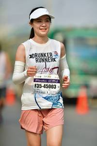 BIB: 42195, 45003
                            <button type="button" onclick="openModal(8233857)" class="btn btn-primary btn-sm float-right btn-popup" data-toggle="modal" data-target=".modal-high-quality">
                        <i class="fas fa-shopping-cart"></i> Add to Cart
                    </button>
                                            <button type="button" onclick="isThisMe(8233857, true)" class="btn btn-success btn-sm float-right btn-popup btn-isme hidden" data-toggle="tooltip" data-placement="bottom" title="นี่คือรูปของคุณใช่ไหม คลิกที่นี่เพื่อเอาเข้าอัลบั้ม">
                        <i class="fas fa-plus"></i> Add to album
                    </button>
                    <button type="button" onclick="isThisMe(8233857, false)" class="btn btn-warning btn-sm float-right btn-popup btn-isnotme hidden">
                        <i class="fas fa-ban"></i> Remove from album
                    </button>