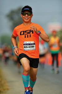 BIB: 111, 42206
                            <button type="button" onclick="openModal(7898164)" class="btn btn-primary btn-sm float-right btn-popup" data-toggle="modal" data-target=".modal-high-quality">
                        <i class="fas fa-shopping-cart"></i> Add to Cart
                    </button>
                                            <button type="button" onclick="isThisMe(7898164, true)" class="btn btn-success btn-sm float-right btn-popup btn-isme hidden" data-toggle="tooltip" data-placement="bottom" title="นี่คือรูปของคุณใช่ไหม คลิกที่นี่เพื่อเอาเข้าอัลบั้ม">
                        <i class="fas fa-plus"></i> Add to album
                    </button>
                    <button type="button" onclick="isThisMe(7898164, false)" class="btn btn-warning btn-sm float-right btn-popup btn-isnotme hidden">
                        <i class="fas fa-ban"></i> Remove from album
                    </button>