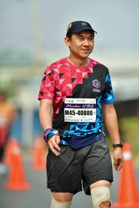 BIB: 42195, 40800
                            <button type="button" onclick="openModal(7682042)" class="btn btn-primary btn-sm float-right btn-popup" data-toggle="modal" data-target=".modal-high-quality">
                        <i class="fas fa-shopping-cart"></i> Add to Cart
                    </button>
                                            <button type="button" onclick="isThisMe(7682042, true)" class="btn btn-success btn-sm float-right btn-popup btn-isme hidden" data-toggle="tooltip" data-placement="bottom" title="นี่คือรูปของคุณใช่ไหม คลิกที่นี่เพื่อเอาเข้าอัลบั้ม">
                        <i class="fas fa-plus"></i> Add to album
                    </button>
                    <button type="button" onclick="isThisMe(7682042, false)" class="btn btn-warning btn-sm float-right btn-popup btn-isnotme hidden">
                        <i class="fas fa-ban"></i> Remove from album
                    </button>