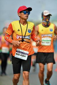 BIB: 42192, 41354, 192
                            <button type="button" onclick="openModal(7649217)" class="btn btn-primary btn-sm float-right btn-popup" data-toggle="modal" data-target=".modal-high-quality">
                        <i class="fas fa-shopping-cart"></i> Add to Cart
                    </button>
                                            <button type="button" onclick="isThisMe(7649217, true)" class="btn btn-success btn-sm float-right btn-popup btn-isme hidden" data-toggle="tooltip" data-placement="bottom" title="นี่คือรูปของคุณใช่ไหม คลิกที่นี่เพื่อเอาเข้าอัลบั้ม">
                        <i class="fas fa-plus"></i> Add to album
                    </button>
                    <button type="button" onclick="isThisMe(7649217, false)" class="btn btn-warning btn-sm float-right btn-popup btn-isnotme hidden">
                        <i class="fas fa-ban"></i> Remove from album
                    </button>