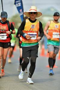 BIB: 930, 42462, 4192
                            <button type="button" onclick="openModal(7726300)" class="btn btn-primary btn-sm float-right btn-popup" data-toggle="modal" data-target=".modal-high-quality">
                        <i class="fas fa-shopping-cart"></i> Add to Cart
                    </button>
                                            <button type="button" onclick="isThisMe(7726300, true)" class="btn btn-success btn-sm float-right btn-popup btn-isme hidden" data-toggle="tooltip" data-placement="bottom" title="นี่คือรูปของคุณใช่ไหม คลิกที่นี่เพื่อเอาเข้าอัลบั้ม">
                        <i class="fas fa-plus"></i> Add to album
                    </button>
                    <button type="button" onclick="isThisMe(7726300, false)" class="btn btn-warning btn-sm float-right btn-popup btn-isnotme hidden">
                        <i class="fas fa-ban"></i> Remove from album
                    </button>