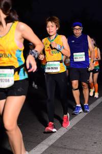 BIB: 21211, 20253, 0208
                            <button type="button" onclick="openModal(8514191)" class="btn btn-primary btn-sm float-right btn-popup" data-toggle="modal" data-target=".modal-high-quality">
                        <i class="fas fa-shopping-cart"></i> Add to Cart
                    </button>
                                            <button type="button" onclick="isThisMe(8514191, true)" class="btn btn-success btn-sm float-right btn-popup btn-isme hidden" data-toggle="tooltip" data-placement="bottom" title="นี่คือรูปของคุณใช่ไหม คลิกที่นี่เพื่อเอาเข้าอัลบั้ม">
                        <i class="fas fa-plus"></i> Add to album
                    </button>
                    <button type="button" onclick="isThisMe(8514191, false)" class="btn btn-warning btn-sm float-right btn-popup btn-isnotme hidden">
                        <i class="fas fa-ban"></i> Remove from album
                    </button>