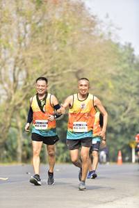 BIB: 42100, 46470
                            <button type="button" onclick="openModal(9273249)" class="btn btn-primary btn-sm float-right btn-popup" data-toggle="modal" data-target=".modal-high-quality">
                        <i class="fas fa-shopping-cart"></i> Add to Cart
                    </button>
                                            <button type="button" onclick="isThisMe(9273249, true)" class="btn btn-success btn-sm float-right btn-popup btn-isme hidden" data-toggle="tooltip" data-placement="bottom" title="นี่คือรูปของคุณใช่ไหม คลิกที่นี่เพื่อเอาเข้าอัลบั้ม">
                        <i class="fas fa-plus"></i> Add to album
                    </button>
                    <button type="button" onclick="isThisMe(9273249, false)" class="btn btn-warning btn-sm float-right btn-popup btn-isnotme hidden">
                        <i class="fas fa-ban"></i> Remove from album
                    </button>