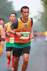 BIB: 21294
                            <button type="button" onclick="openModal(7469071)" class="btn btn-primary btn-sm float-right btn-popup" data-toggle="modal" data-target=".modal-high-quality">
                        <i class="fas fa-shopping-cart"></i> Add to Cart
                    </button>
                                            <button type="button" onclick="isThisMe(7469071, true)" class="btn btn-success btn-sm float-right btn-popup btn-isme hidden" data-toggle="tooltip" data-placement="bottom" title="นี่คือรูปของคุณใช่ไหม คลิกที่นี่เพื่อเอาเข้าอัลบั้ม">
                        <i class="fas fa-plus"></i> Add to album
                    </button>
                    <button type="button" onclick="isThisMe(7469071, false)" class="btn btn-warning btn-sm float-right btn-popup btn-isnotme hidden">
                        <i class="fas fa-ban"></i> Remove from album
                    </button>