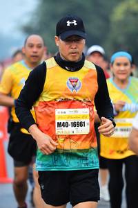 BIB: 102, 16961
                            <button type="button" onclick="openModal(8230669)" class="btn btn-primary btn-sm float-right btn-popup" data-toggle="modal" data-target=".modal-high-quality">
                        <i class="fas fa-shopping-cart"></i> Add to Cart
                    </button>
                                            <button type="button" onclick="isThisMe(8230669, true)" class="btn btn-success btn-sm float-right btn-popup btn-isme hidden" data-toggle="tooltip" data-placement="bottom" title="นี่คือรูปของคุณใช่ไหม คลิกที่นี่เพื่อเอาเข้าอัลบั้ม">
                        <i class="fas fa-plus"></i> Add to album
                    </button>
                    <button type="button" onclick="isThisMe(8230669, false)" class="btn btn-warning btn-sm float-right btn-popup btn-isnotme hidden">
                        <i class="fas fa-ban"></i> Remove from album
                    </button>