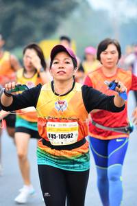 BIB: 102, 10562
                            <button type="button" onclick="openModal(8210435)" class="btn btn-primary btn-sm float-right btn-popup" data-toggle="modal" data-target=".modal-high-quality">
                        <i class="fas fa-shopping-cart"></i> Add to Cart
                    </button>
                                            <button type="button" onclick="isThisMe(8210435, true)" class="btn btn-success btn-sm float-right btn-popup btn-isme hidden" data-toggle="tooltip" data-placement="bottom" title="นี่คือรูปของคุณใช่ไหม คลิกที่นี่เพื่อเอาเข้าอัลบั้ม">
                        <i class="fas fa-plus"></i> Add to album
                    </button>
                    <button type="button" onclick="isThisMe(8210435, false)" class="btn btn-warning btn-sm float-right btn-popup btn-isnotme hidden">
                        <i class="fas fa-ban"></i> Remove from album
                    </button>