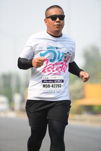 BIB: 42195, 42293
                            <button type="button" onclick="openModal(8854075)" class="btn btn-primary btn-sm float-right btn-popup" data-toggle="modal" data-target=".modal-high-quality">
                        <i class="fas fa-shopping-cart"></i> Add to Cart
                    </button>
                                            <button type="button" onclick="isThisMe(8854075, true)" class="btn btn-success btn-sm float-right btn-popup btn-isme hidden" data-toggle="tooltip" data-placement="bottom" title="นี่คือรูปของคุณใช่ไหม คลิกที่นี่เพื่อเอาเข้าอัลบั้ม">
                        <i class="fas fa-plus"></i> Add to album
                    </button>
                    <button type="button" onclick="isThisMe(8854075, false)" class="btn btn-warning btn-sm float-right btn-popup btn-isnotme hidden">
                        <i class="fas fa-ban"></i> Remove from album
                    </button>