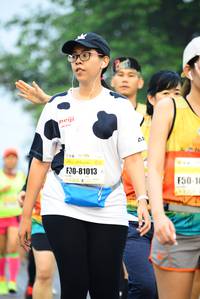 BIB: 81013
                            <button type="button" onclick="openModal(7285724)" class="btn btn-primary btn-sm float-right btn-popup" data-toggle="modal" data-target=".modal-high-quality">
                        <i class="fas fa-shopping-cart"></i> Add to Cart
                    </button>
                                            <button type="button" onclick="isThisMe(7285724, true)" class="btn btn-success btn-sm float-right btn-popup btn-isme hidden" data-toggle="tooltip" data-placement="bottom" title="นี่คือรูปของคุณใช่ไหม คลิกที่นี่เพื่อเอาเข้าอัลบั้ม">
                        <i class="fas fa-plus"></i> Add to album
                    </button>
                    <button type="button" onclick="isThisMe(7285724, false)" class="btn btn-warning btn-sm float-right btn-popup btn-isnotme hidden">
                        <i class="fas fa-ban"></i> Remove from album
                    </button>