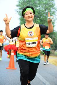 BIB: 16220
                            <button type="button" onclick="openModal(7286313)" class="btn btn-primary btn-sm float-right btn-popup" data-toggle="modal" data-target=".modal-high-quality">
                        <i class="fas fa-shopping-cart"></i> Add to Cart
                    </button>
                                            <button type="button" onclick="isThisMe(7286313, true)" class="btn btn-success btn-sm float-right btn-popup btn-isme hidden" data-toggle="tooltip" data-placement="bottom" title="นี่คือรูปของคุณใช่ไหม คลิกที่นี่เพื่อเอาเข้าอัลบั้ม">
                        <i class="fas fa-plus"></i> Add to album
                    </button>
                    <button type="button" onclick="isThisMe(7286313, false)" class="btn btn-warning btn-sm float-right btn-popup btn-isnotme hidden">
                        <i class="fas fa-ban"></i> Remove from album
                    </button>
