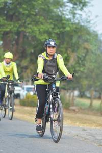 BIB: 41313
                            <button type="button" onclick="openModal(10334649)" class="btn btn-primary btn-sm float-right btn-popup" data-toggle="modal" data-target=".modal-high-quality">
                        <i class="fas fa-shopping-cart"></i> Add to Cart
                    </button>
                                            <button type="button" onclick="isThisMe(10334649, true)" class="btn btn-success btn-sm float-right btn-popup btn-isme hidden" data-toggle="tooltip" data-placement="bottom" title="นี่คือรูปของคุณใช่ไหม คลิกที่นี่เพื่อเอาเข้าอัลบั้ม">
                        <i class="fas fa-plus"></i> Add to album
                    </button>
                    <button type="button" onclick="isThisMe(10334649, false)" class="btn btn-warning btn-sm float-right btn-popup btn-isnotme hidden">
                        <i class="fas fa-ban"></i> Remove from album
                    </button>