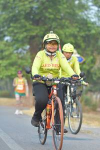 BIB: 413
                            <button type="button" onclick="openModal(10334663)" class="btn btn-primary btn-sm float-right btn-popup" data-toggle="modal" data-target=".modal-high-quality">
                        <i class="fas fa-shopping-cart"></i> Add to Cart
                    </button>
                                            <button type="button" onclick="isThisMe(10334663, true)" class="btn btn-success btn-sm float-right btn-popup btn-isme hidden" data-toggle="tooltip" data-placement="bottom" title="นี่คือรูปของคุณใช่ไหม คลิกที่นี่เพื่อเอาเข้าอัลบั้ม">
                        <i class="fas fa-plus"></i> Add to album
                    </button>
                    <button type="button" onclick="isThisMe(10334663, false)" class="btn btn-warning btn-sm float-right btn-popup btn-isnotme hidden">
                        <i class="fas fa-ban"></i> Remove from album
                    </button>