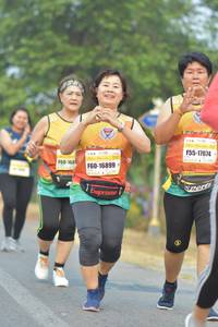 BIB: 40382, 40931
                            <button type="button" onclick="openModal(10334268)" class="btn btn-primary btn-sm float-right btn-popup" data-toggle="modal" data-target=".modal-high-quality">
                        <i class="fas fa-shopping-cart"></i> Add to Cart
                    </button>
                                            <button type="button" onclick="isThisMe(10334268, true)" class="btn btn-success btn-sm float-right btn-popup btn-isme hidden" data-toggle="tooltip" data-placement="bottom" title="นี่คือรูปของคุณใช่ไหม คลิกที่นี่เพื่อเอาเข้าอัลบั้ม">
                        <i class="fas fa-plus"></i> Add to album
                    </button>
                    <button type="button" onclick="isThisMe(10334268, false)" class="btn btn-warning btn-sm float-right btn-popup btn-isnotme hidden">
                        <i class="fas fa-ban"></i> Remove from album
                    </button>