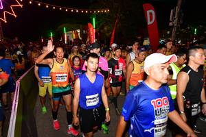 BIB: 4195, 100
                            <button type="button" onclick="openModal(8835612)" class="btn btn-primary btn-sm float-right btn-popup" data-toggle="modal" data-target=".modal-high-quality">
                        <i class="fas fa-shopping-cart"></i> Add to Cart
                    </button>
                                            <button type="button" onclick="isThisMe(8835612, true)" class="btn btn-success btn-sm float-right btn-popup btn-isme hidden" data-toggle="tooltip" data-placement="bottom" title="นี่คือรูปของคุณใช่ไหม คลิกที่นี่เพื่อเอาเข้าอัลบั้ม">
                        <i class="fas fa-plus"></i> Add to album
                    </button>
                    <button type="button" onclick="isThisMe(8835612, false)" class="btn btn-warning btn-sm float-right btn-popup btn-isnotme hidden">
                        <i class="fas fa-ban"></i> Remove from album
                    </button>