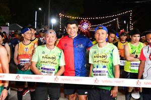 BIB: 4130, 42281, 48368
                            <button type="button" onclick="openModal(8833493)" class="btn btn-primary btn-sm float-right btn-popup" data-toggle="modal" data-target=".modal-high-quality">
                        <i class="fas fa-shopping-cart"></i> Add to Cart
                    </button>
                                            <button type="button" onclick="isThisMe(8833493, true)" class="btn btn-success btn-sm float-right btn-popup btn-isme hidden" data-toggle="tooltip" data-placement="bottom" title="นี่คือรูปของคุณใช่ไหม คลิกที่นี่เพื่อเอาเข้าอัลบั้ม">
                        <i class="fas fa-plus"></i> Add to album
                    </button>
                    <button type="button" onclick="isThisMe(8833493, false)" class="btn btn-warning btn-sm float-right btn-popup btn-isnotme hidden">
                        <i class="fas fa-ban"></i> Remove from album
                    </button>