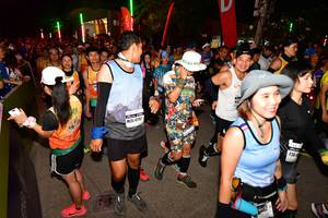 BIB: 304
                            <button type="button" onclick="openModal(8835940)" class="btn btn-primary btn-sm float-right btn-popup" data-toggle="modal" data-target=".modal-high-quality">
                        <i class="fas fa-shopping-cart"></i> Add to Cart
                    </button>
                                            <button type="button" onclick="isThisMe(8835940, true)" class="btn btn-success btn-sm float-right btn-popup btn-isme hidden" data-toggle="tooltip" data-placement="bottom" title="นี่คือรูปของคุณใช่ไหม คลิกที่นี่เพื่อเอาเข้าอัลบั้ม">
                        <i class="fas fa-plus"></i> Add to album
                    </button>
                    <button type="button" onclick="isThisMe(8835940, false)" class="btn btn-warning btn-sm float-right btn-popup btn-isnotme hidden">
                        <i class="fas fa-ban"></i> Remove from album
                    </button>