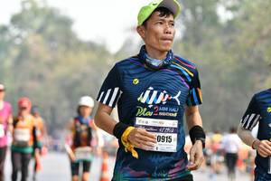 BIB: 42195, 0915
                            <button type="button" onclick="openModal(8888220)" class="btn btn-primary btn-sm float-right btn-popup" data-toggle="modal" data-target=".modal-high-quality">
                        <i class="fas fa-shopping-cart"></i> Add to Cart
                    </button>
                                            <button type="button" onclick="isThisMe(8888220, true)" class="btn btn-success btn-sm float-right btn-popup btn-isme hidden" data-toggle="tooltip" data-placement="bottom" title="นี่คือรูปของคุณใช่ไหม คลิกที่นี่เพื่อเอาเข้าอัลบั้ม">
                        <i class="fas fa-plus"></i> Add to album
                    </button>
                    <button type="button" onclick="isThisMe(8888220, false)" class="btn btn-warning btn-sm float-right btn-popup btn-isnotme hidden">
                        <i class="fas fa-ban"></i> Remove from album
                    </button>