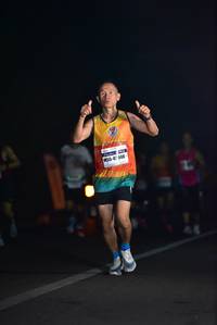 BIB: 348
                            <button type="button" onclick="openModal(8002801)" class="btn btn-primary btn-sm float-right btn-popup" data-toggle="modal" data-target=".modal-high-quality">
                        <i class="fas fa-shopping-cart"></i> Add to Cart
                    </button>
                                            <button type="button" onclick="isThisMe(8002801, true)" class="btn btn-success btn-sm float-right btn-popup btn-isme hidden" data-toggle="tooltip" data-placement="bottom" title="นี่คือรูปของคุณใช่ไหม คลิกที่นี่เพื่อเอาเข้าอัลบั้ม">
                        <i class="fas fa-plus"></i> Add to album
                    </button>
                    <button type="button" onclick="isThisMe(8002801, false)" class="btn btn-warning btn-sm float-right btn-popup btn-isnotme hidden">
                        <i class="fas fa-ban"></i> Remove from album
                    </button>