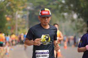 BIB: 525, 42195, 40901
                            <button type="button" onclick="openModal(8807836)" class="btn btn-primary btn-sm float-right btn-popup" data-toggle="modal" data-target=".modal-high-quality">
                        <i class="fas fa-shopping-cart"></i> Add to Cart
                    </button>
                                            <button type="button" onclick="isThisMe(8807836, true)" class="btn btn-success btn-sm float-right btn-popup btn-isme hidden" data-toggle="tooltip" data-placement="bottom" title="นี่คือรูปของคุณใช่ไหม คลิกที่นี่เพื่อเอาเข้าอัลบั้ม">
                        <i class="fas fa-plus"></i> Add to album
                    </button>
                    <button type="button" onclick="isThisMe(8807836, false)" class="btn btn-warning btn-sm float-right btn-popup btn-isnotme hidden">
                        <i class="fas fa-ban"></i> Remove from album
                    </button>