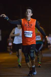 BIB: 40938
                            <button type="button" onclick="openModal(7685515)" class="btn btn-primary btn-sm float-right btn-popup" data-toggle="modal" data-target=".modal-high-quality">
                        <i class="fas fa-shopping-cart"></i> Add to Cart
                    </button>
                                            <button type="button" onclick="isThisMe(7685515, true)" class="btn btn-success btn-sm float-right btn-popup btn-isme hidden" data-toggle="tooltip" data-placement="bottom" title="นี่คือรูปของคุณใช่ไหม คลิกที่นี่เพื่อเอาเข้าอัลบั้ม">
                        <i class="fas fa-plus"></i> Add to album
                    </button>
                    <button type="button" onclick="isThisMe(7685515, false)" class="btn btn-warning btn-sm float-right btn-popup btn-isnotme hidden">
                        <i class="fas fa-ban"></i> Remove from album
                    </button>