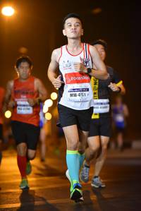 BIB: 4111, 404, 130
                            <button type="button" onclick="openModal(7722414)" class="btn btn-primary btn-sm float-right btn-popup" data-toggle="modal" data-target=".modal-high-quality">
                        <i class="fas fa-shopping-cart"></i> Add to Cart
                    </button>
                                            <button type="button" onclick="isThisMe(7722414, true)" class="btn btn-success btn-sm float-right btn-popup btn-isme hidden" data-toggle="tooltip" data-placement="bottom" title="นี่คือรูปของคุณใช่ไหม คลิกที่นี่เพื่อเอาเข้าอัลบั้ม">
                        <i class="fas fa-plus"></i> Add to album
                    </button>
                    <button type="button" onclick="isThisMe(7722414, false)" class="btn btn-warning btn-sm float-right btn-popup btn-isnotme hidden">
                        <i class="fas fa-ban"></i> Remove from album
                    </button>