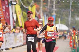 BIB: 462, 122, 42842
                            <button type="button" onclick="openModal(10318326)" class="btn btn-primary btn-sm float-right btn-popup" data-toggle="modal" data-target=".modal-high-quality">
                        <i class="fas fa-shopping-cart"></i> Add to Cart
                    </button>
                                            <button type="button" onclick="isThisMe(10318326, true)" class="btn btn-success btn-sm float-right btn-popup btn-isme hidden" data-toggle="tooltip" data-placement="bottom" title="นี่คือรูปของคุณใช่ไหม คลิกที่นี่เพื่อเอาเข้าอัลบั้ม">
                        <i class="fas fa-plus"></i> Add to album
                    </button>
                    <button type="button" onclick="isThisMe(10318326, false)" class="btn btn-warning btn-sm float-right btn-popup btn-isnotme hidden">
                        <i class="fas fa-ban"></i> Remove from album
                    </button>