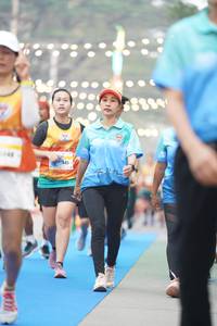 BIB: 445
                            <button type="button" onclick="openModal(10239053)" class="btn btn-primary btn-sm float-right btn-popup" data-toggle="modal" data-target=".modal-high-quality">
                        <i class="fas fa-shopping-cart"></i> Add to Cart
                    </button>
                                            <button type="button" onclick="isThisMe(10239053, true)" class="btn btn-success btn-sm float-right btn-popup btn-isme hidden" data-toggle="tooltip" data-placement="bottom" title="นี่คือรูปของคุณใช่ไหม คลิกที่นี่เพื่อเอาเข้าอัลบั้ม">
                        <i class="fas fa-plus"></i> Add to album
                    </button>
                    <button type="button" onclick="isThisMe(10239053, false)" class="btn btn-warning btn-sm float-right btn-popup btn-isnotme hidden">
                        <i class="fas fa-ban"></i> Remove from album
                    </button>
