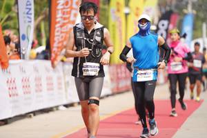 BIB: 46122, 5640
                            <button type="button" onclick="openModal(8322972)" class="btn btn-primary btn-sm float-right btn-popup" data-toggle="modal" data-target=".modal-high-quality">
                        <i class="fas fa-shopping-cart"></i> Add to Cart
                    </button>
                                            <button type="button" onclick="isThisMe(8322972, true)" class="btn btn-success btn-sm float-right btn-popup btn-isme hidden" data-toggle="tooltip" data-placement="bottom" title="นี่คือรูปของคุณใช่ไหม คลิกที่นี่เพื่อเอาเข้าอัลบั้ม">
                        <i class="fas fa-plus"></i> Add to album
                    </button>
                    <button type="button" onclick="isThisMe(8322972, false)" class="btn btn-warning btn-sm float-right btn-popup btn-isnotme hidden">
                        <i class="fas fa-ban"></i> Remove from album
                    </button>