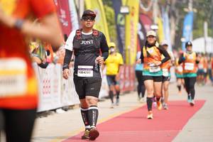 BIB: 42972
                            <button type="button" onclick="openModal(8329668)" class="btn btn-primary btn-sm float-right btn-popup" data-toggle="modal" data-target=".modal-high-quality">
                        <i class="fas fa-shopping-cart"></i> Add to Cart
                    </button>
                                            <button type="button" onclick="isThisMe(8329668, true)" class="btn btn-success btn-sm float-right btn-popup btn-isme hidden" data-toggle="tooltip" data-placement="bottom" title="นี่คือรูปของคุณใช่ไหม คลิกที่นี่เพื่อเอาเข้าอัลบั้ม">
                        <i class="fas fa-plus"></i> Add to album
                    </button>
                    <button type="button" onclick="isThisMe(8329668, false)" class="btn btn-warning btn-sm float-right btn-popup btn-isnotme hidden">
                        <i class="fas fa-ban"></i> Remove from album
                    </button>