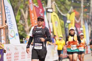 BIB: 42972
                            <button type="button" onclick="openModal(8329899)" class="btn btn-primary btn-sm float-right btn-popup" data-toggle="modal" data-target=".modal-high-quality">
                        <i class="fas fa-shopping-cart"></i> Add to Cart
                    </button>
                                            <button type="button" onclick="isThisMe(8329899, true)" class="btn btn-success btn-sm float-right btn-popup btn-isme hidden" data-toggle="tooltip" data-placement="bottom" title="นี่คือรูปของคุณใช่ไหม คลิกที่นี่เพื่อเอาเข้าอัลบั้ม">
                        <i class="fas fa-plus"></i> Add to album
                    </button>
                    <button type="button" onclick="isThisMe(8329899, false)" class="btn btn-warning btn-sm float-right btn-popup btn-isnotme hidden">
                        <i class="fas fa-ban"></i> Remove from album
                    </button>