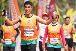 BIB: 4219, 40906, 42724
                            <button type="button" onclick="openModal(8313275)" class="btn btn-primary btn-sm float-right btn-popup" data-toggle="modal" data-target=".modal-high-quality">
                        <i class="fas fa-shopping-cart"></i> Add to Cart
                    </button>
                                            <button type="button" onclick="isThisMe(8313275, true)" class="btn btn-success btn-sm float-right btn-popup btn-isme hidden" data-toggle="tooltip" data-placement="bottom" title="นี่คือรูปของคุณใช่ไหม คลิกที่นี่เพื่อเอาเข้าอัลบั้ม">
                        <i class="fas fa-plus"></i> Add to album
                    </button>
                    <button type="button" onclick="isThisMe(8313275, false)" class="btn btn-warning btn-sm float-right btn-popup btn-isnotme hidden">
                        <i class="fas fa-ban"></i> Remove from album
                    </button>